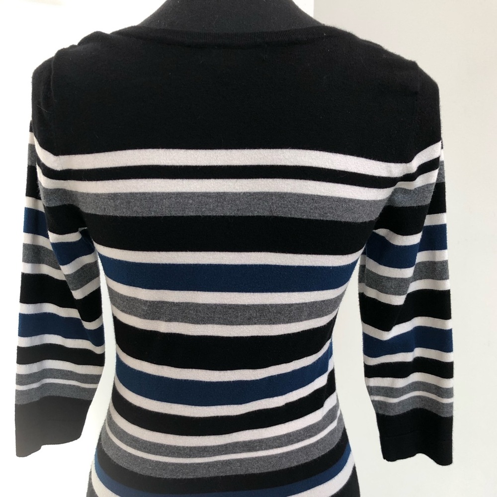🔥MAKE ME AN OFFER!🔥 Striped sweater - Picture 4 of 7